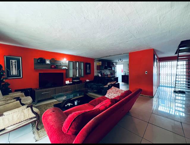 3 BEDROOM SEMI DETACHED FOR SALE IN NEWLANDS WEST